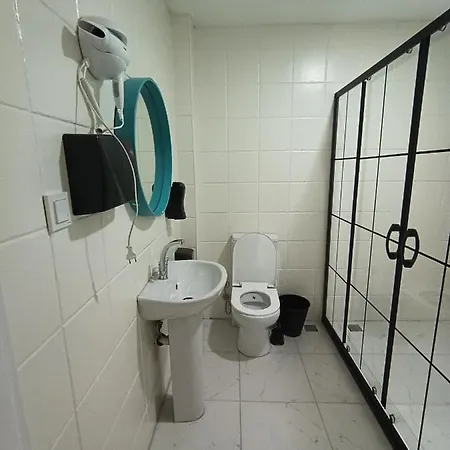 بيت شباب Deeps 2 *