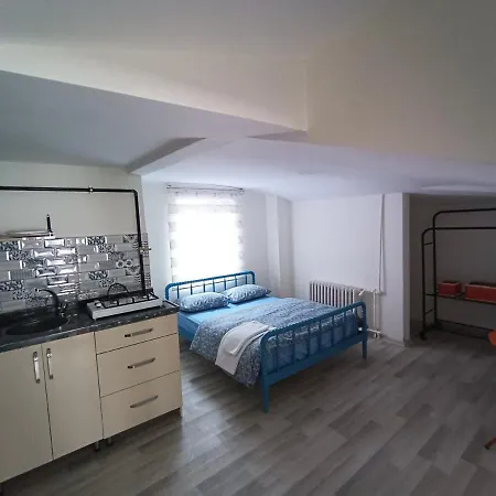 אכסניה Deeps 2 *