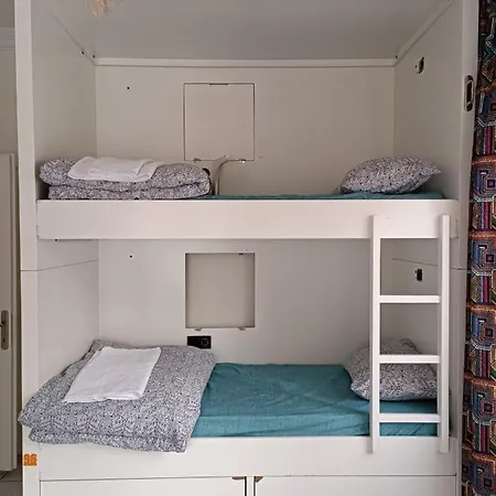 Deeps 2 Hostel