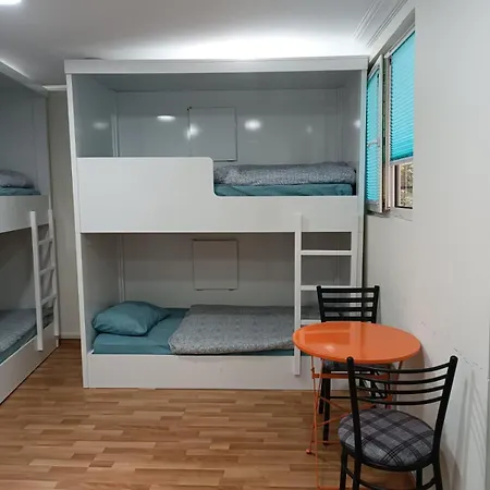 Hostel Deeps 2 *